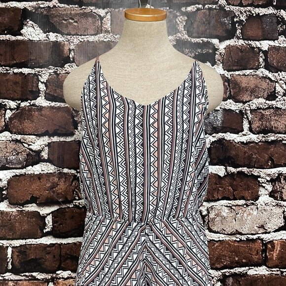 Dolce Vita Romper V-Neck Open Back Geometric Designs Black Pink Size Small S - Picture 7 of 16